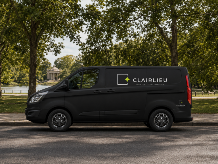 Fourgon Clairlieu devant le bois de Vincennes, val-de-marne